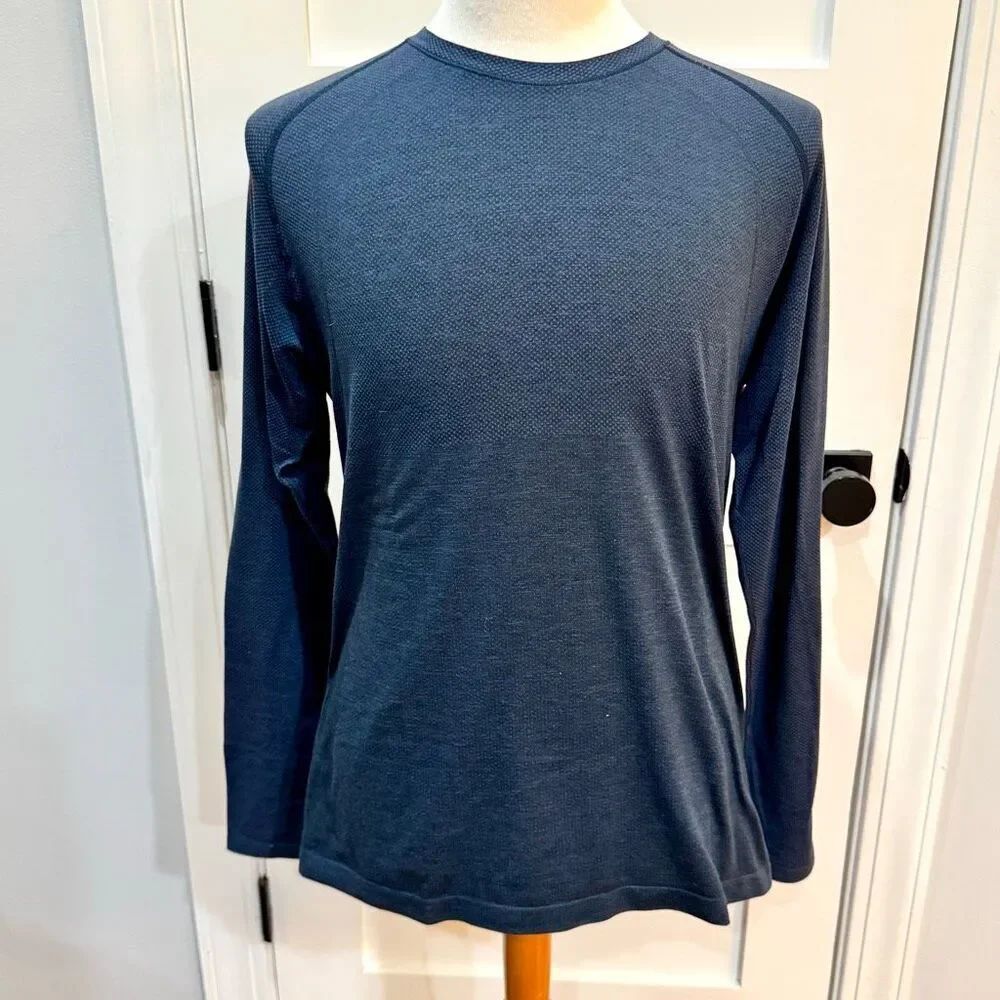 Lululemon Metal Vent Long Sleeve Tee. Large. Blue.